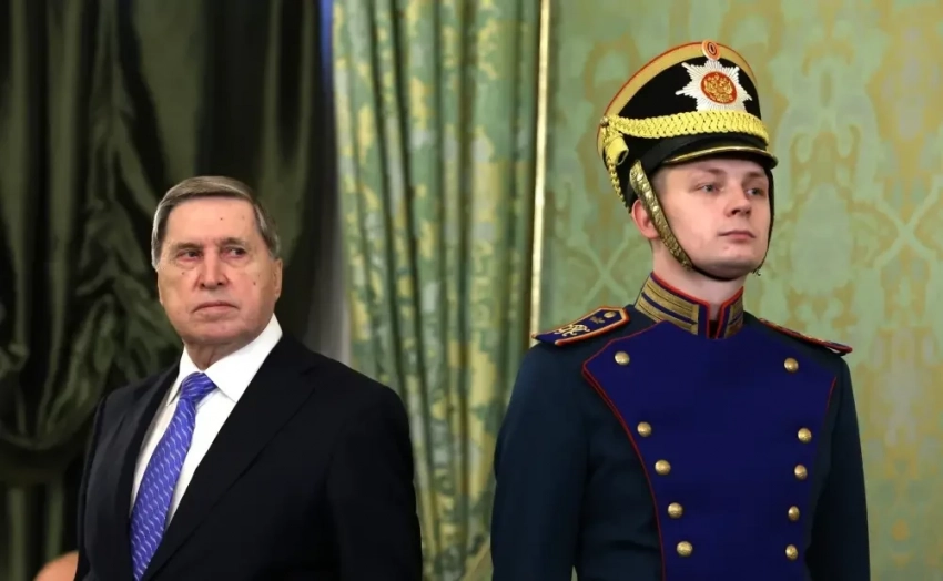 Ушаков: в разговоре с Трампом Путин указал, что запугать приехавших на 9 Мая лидеров пытались поклонники нацистов
