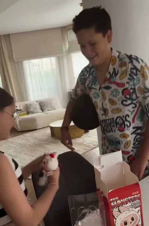 "Спасибо, любимый братик". Дети Павла Прилучного и Агаты Муцениеце снова встретились