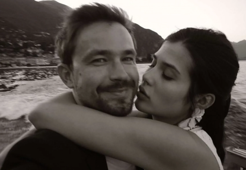 Жена Александра Петрова опубликовала романтичные фотографии с ним из поездки в Италию