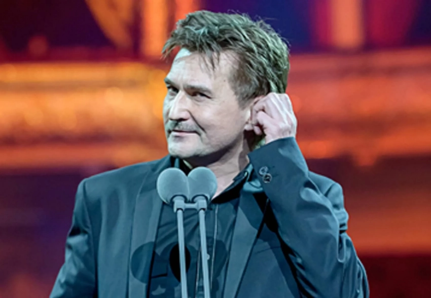 "Затянуло под волну". Погиб известный театральный режиссёр Юрий Бутусов