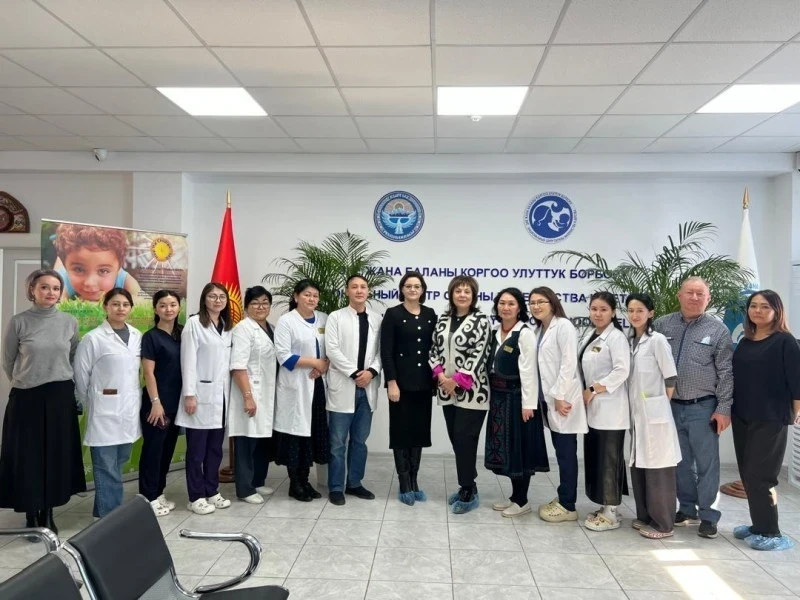 Бишкек поздравил фонд "Help the Children – SKD" с 18-летием