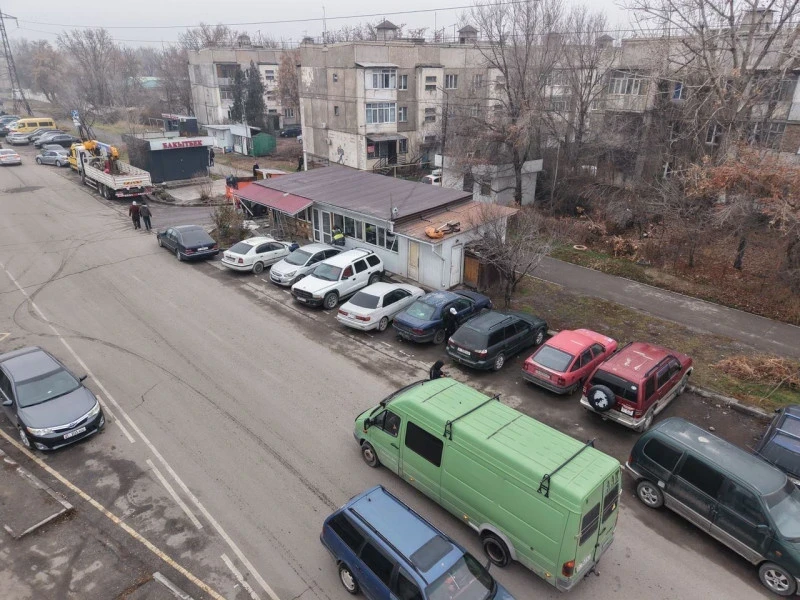 В Бишкеке сносят павильоны на ул. Садыгалиева