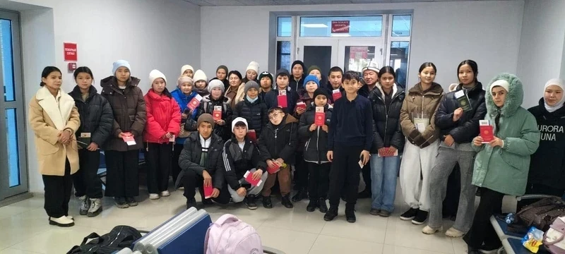 На президентскую елку в Бишкек вылетели 30 детей из Баткенской области