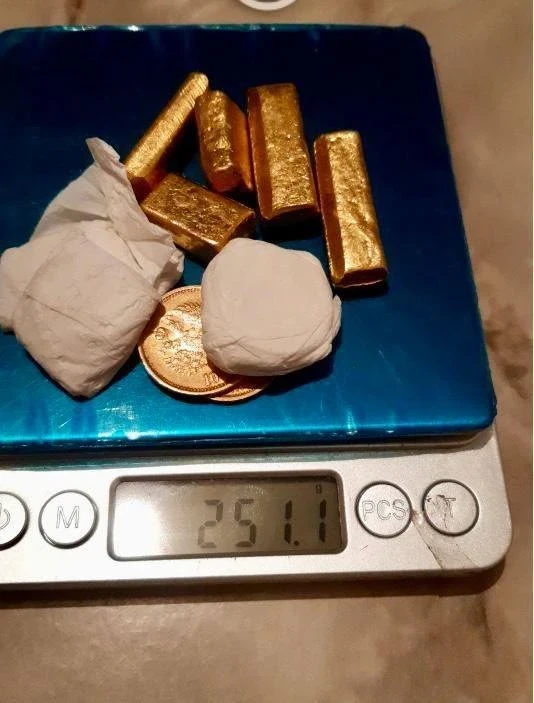 Золото, лекарства и «крыша» в погонах: ГКНБ «накрыл» крупную контрабандную сеть