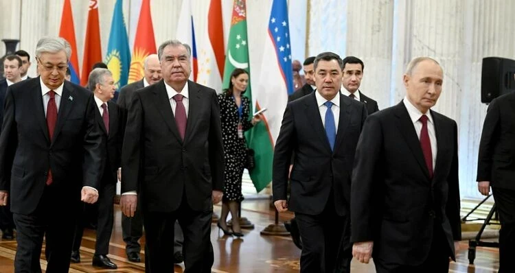 Садыр Жапаров принял участие в неформальной встрече глав СНГ в Санкт-Петербурге