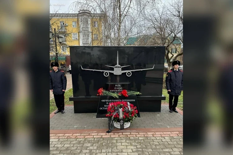 В Чечне открыли монумент памяти погибших при крушении самолета AZAL