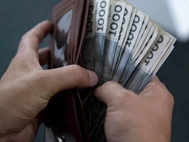 Садыр Жапаров: Зарплаты учителей и врачей с 1 апреля вырастут вдвое