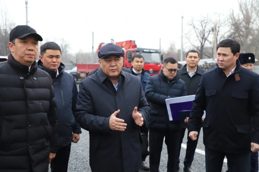 Камчыбек Ташиев по поручению президента проверил стройку в центре Бишкека