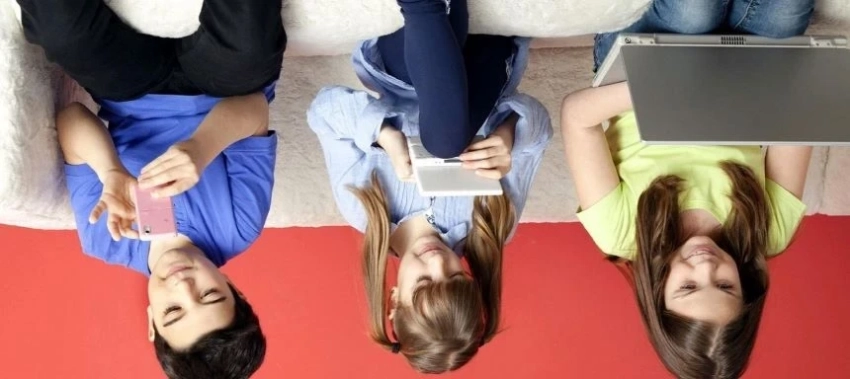 Австралия стала первой в мире страной, запретившей доступ к соцсетям для детей