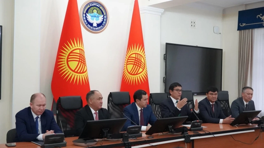 Эдиль Байсалов представил коллективу Минздрава новых замов главы ведомства