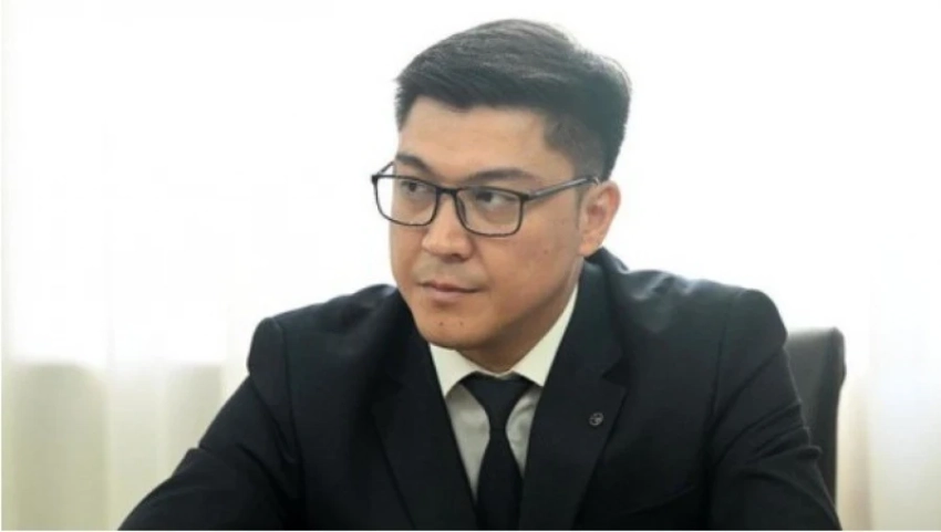 Министра науки Бактияра Орозова задержали пьяным за рулём — видео