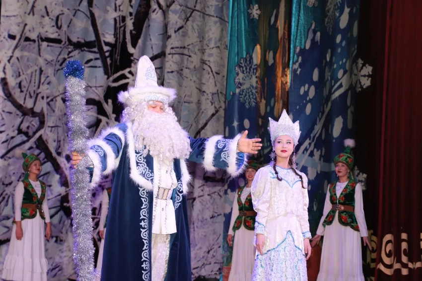 На президентскую елку в Бишкек прибыли 490 детей со всего Кыргызстана