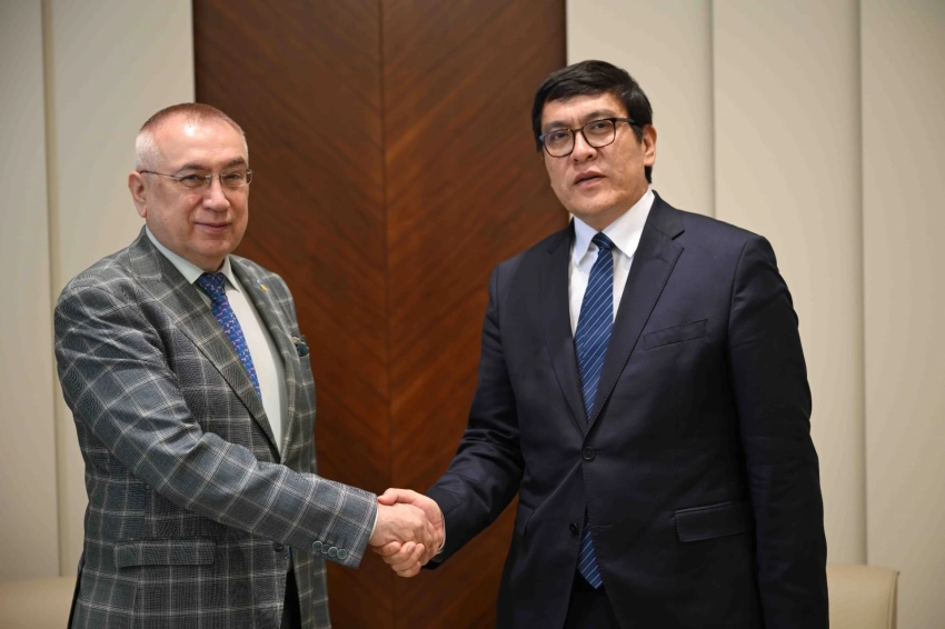 Эдиль Байсалов провел переговоры с послом Украины: что обсудили