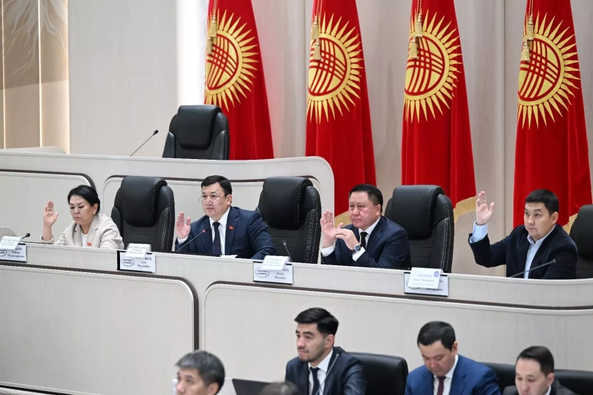 Комитеты Жогорку Кенеша одобрили в трех чтениях законопроекты, касающиеся республиканского бюджета