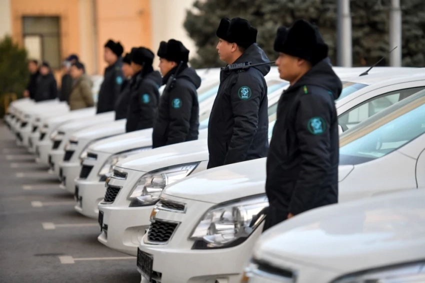 Муниципальная инспекция и районные акимиаты получили служебные автомобили