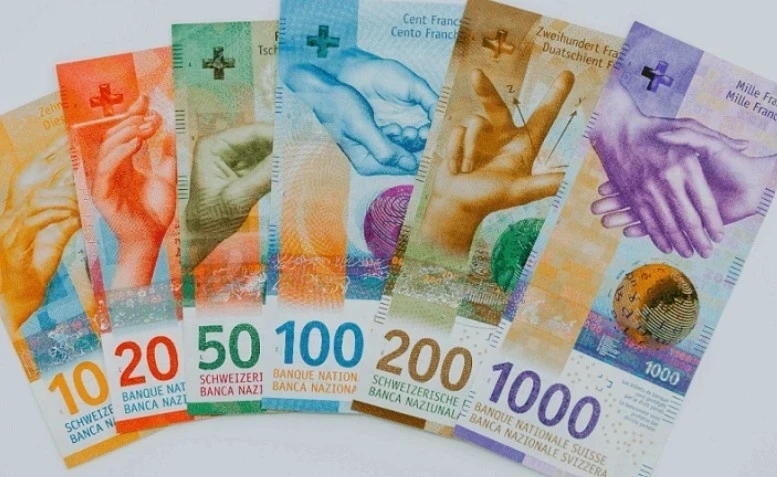 Франк укрепляется на фоне экономического кризиса и обгоняет другие валюты