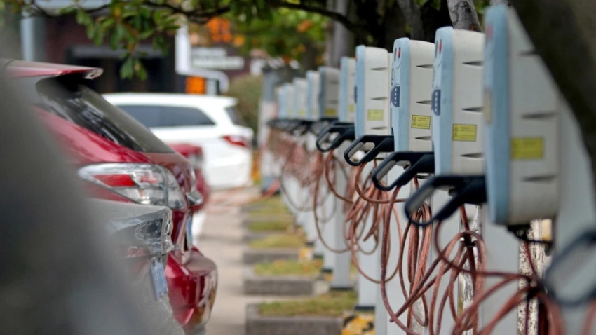 В Узбекистане электрозаправки и детали к ним освободят от таможенных пошлин