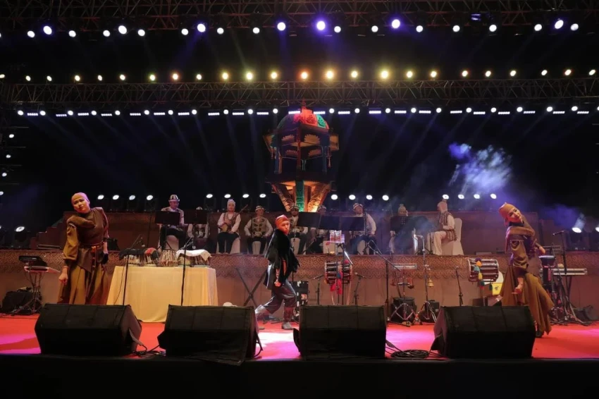 Коллективы Ошской филармонии познакомили индийцев с историческим наследием кыргызов