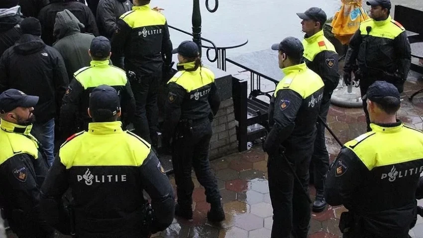 В Нидерландах расследуют предполагаемое полицейское насилие против мусульманок