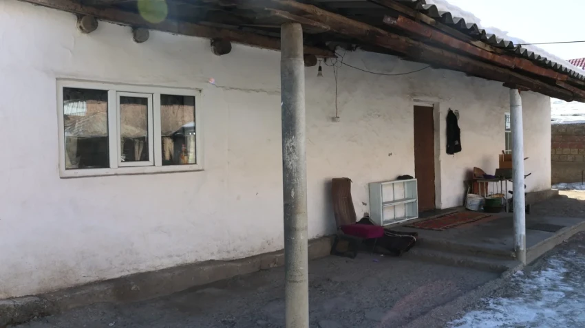 Канат Сагынбаев оказал помощь многодетной семье в Нарынской области