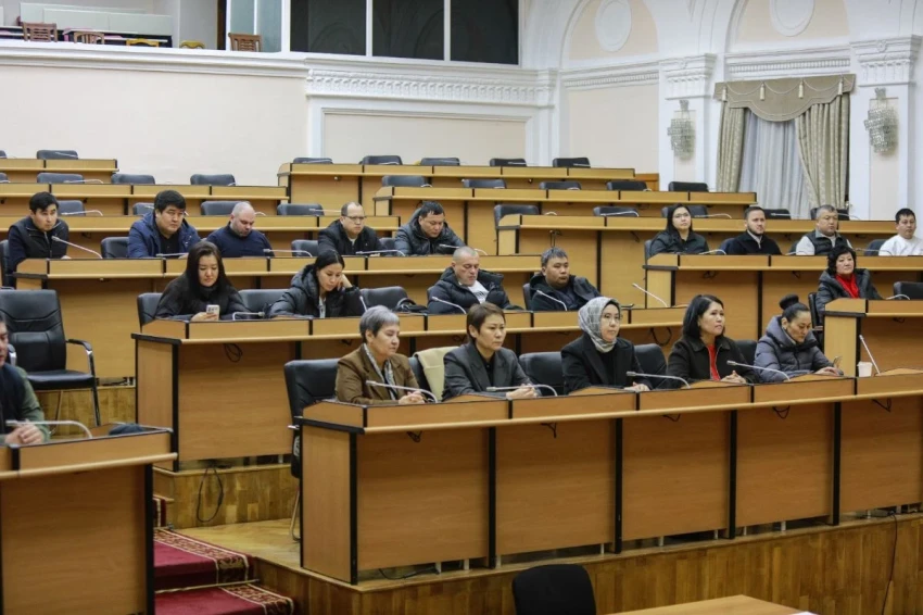 В МИД КР обсудили привлечение иностранной рабочей силы для текстильной отрасли