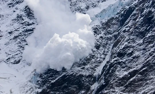 Внимание! На перевале Ала-Бель и в ущелье Чычкан ожидается сход лавин
