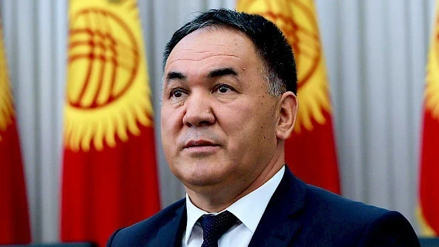 В Жогорку Кенеше сменился полпред президента и кабмина