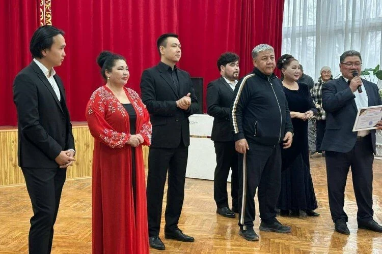 Солисты Театра оперы и балета провели концерты для пожилых людей