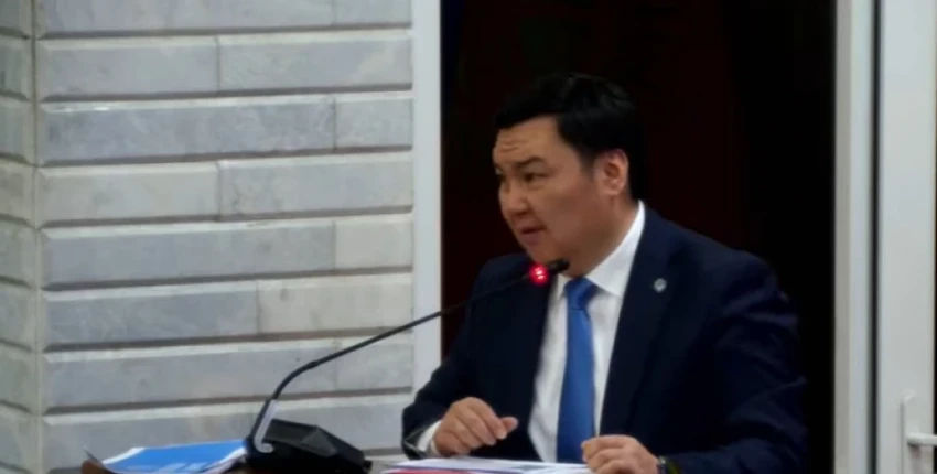 Замминистра строительства объяснил, почему в ведомстве высокие зарплаты