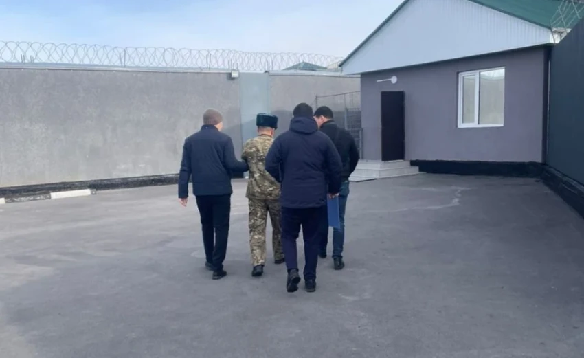 Обещали помочь с помилованием. Задержаны милиционер и сотрудник ГСИН