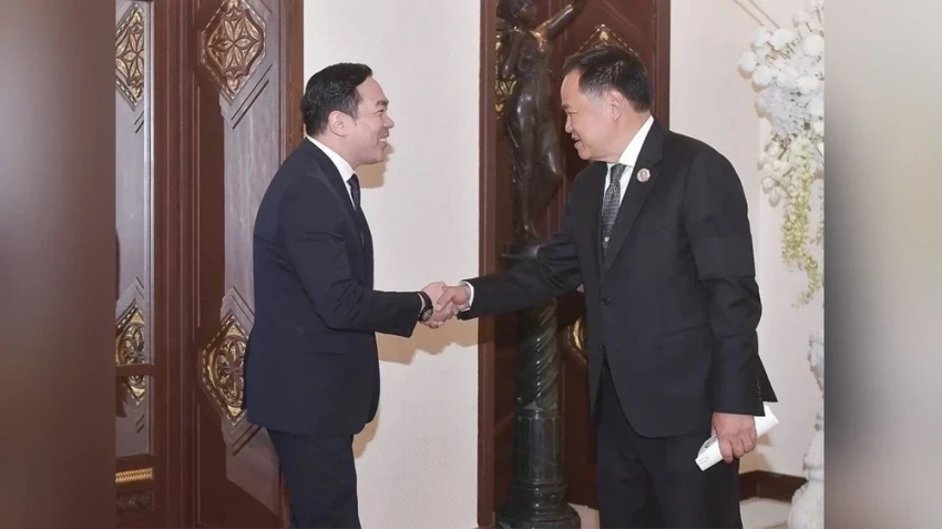 Премьер-министр Таиланда провел прощальную встречу с послом Монголии