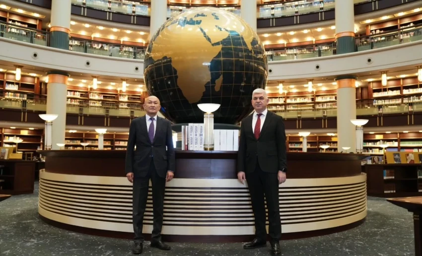 Книги о культуре Кыргызстана переданы Нацбиблиотеке при президенте Турции