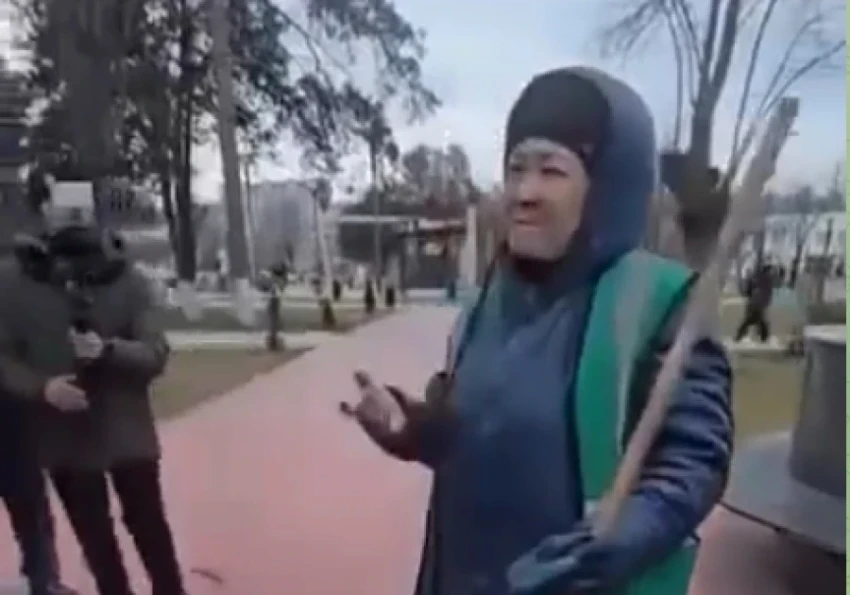 Мэр Оша успокоил сотрудницу «Тазалык», которая переживает за Ташиева