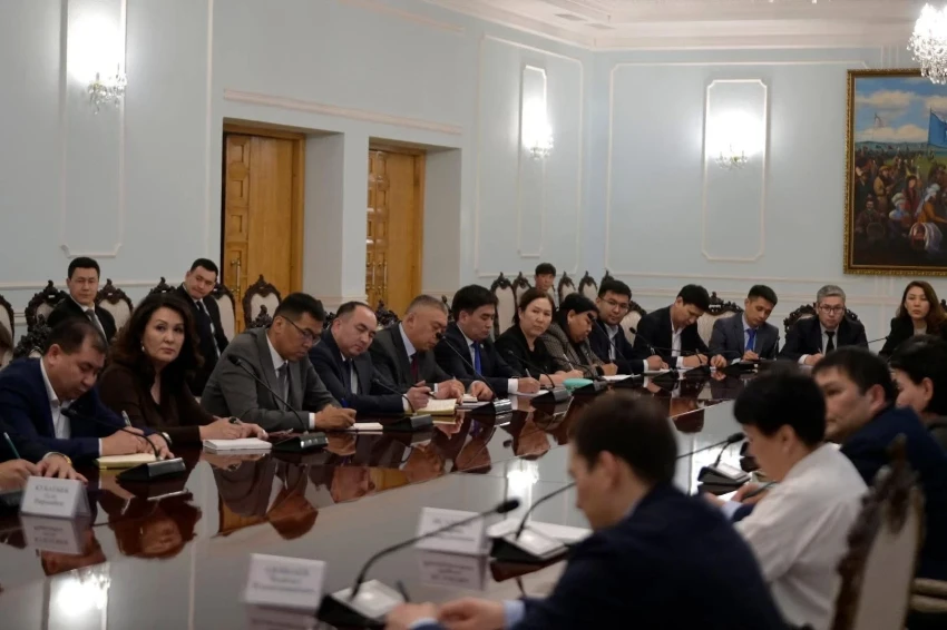 Новый спикер Жогорку Кенеша провел первое рабочее совещание