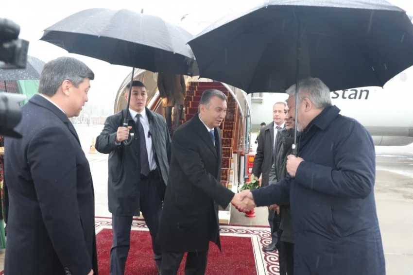 Премьер-министр Таджикистана Кохир Расулзода прибыл в Кыргызстан с рабочим визитом