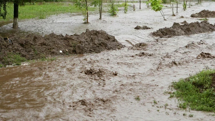 В Кыргызстане построят 21 дамбу для защиты 12 тысяч домов от селей